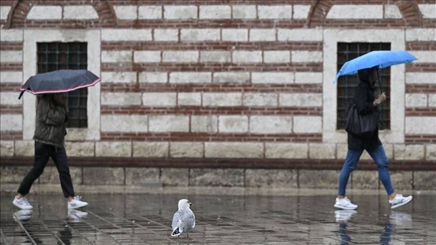 Meteoroloji İstanbul dahil o illeri uyardı. Çok kuvvetli geliyor, şemsiyeleri hazırlayın 15
